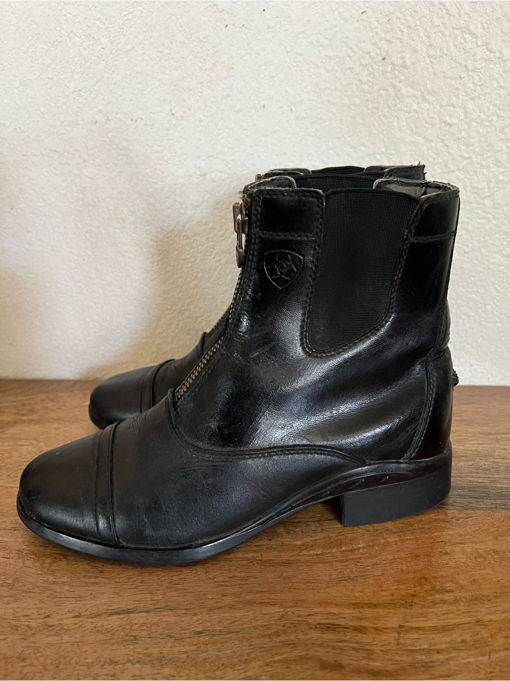 Ariat Heritage Black Leather Ankle Round Toe boot Size 6.5 B - Picture 5 of 13